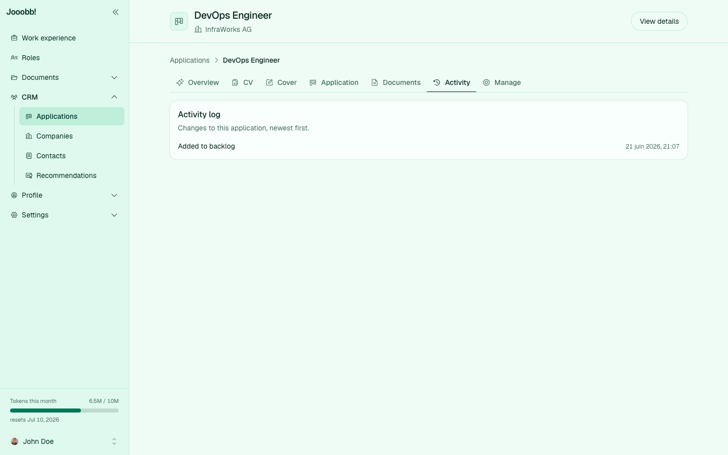 Onglet e-mails synchronisés avec liste et liens CRM